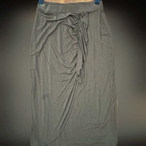 bobeau Dresses & Skirts - BOUTIQUE SIZE S SOFT PENCIL SKIRT